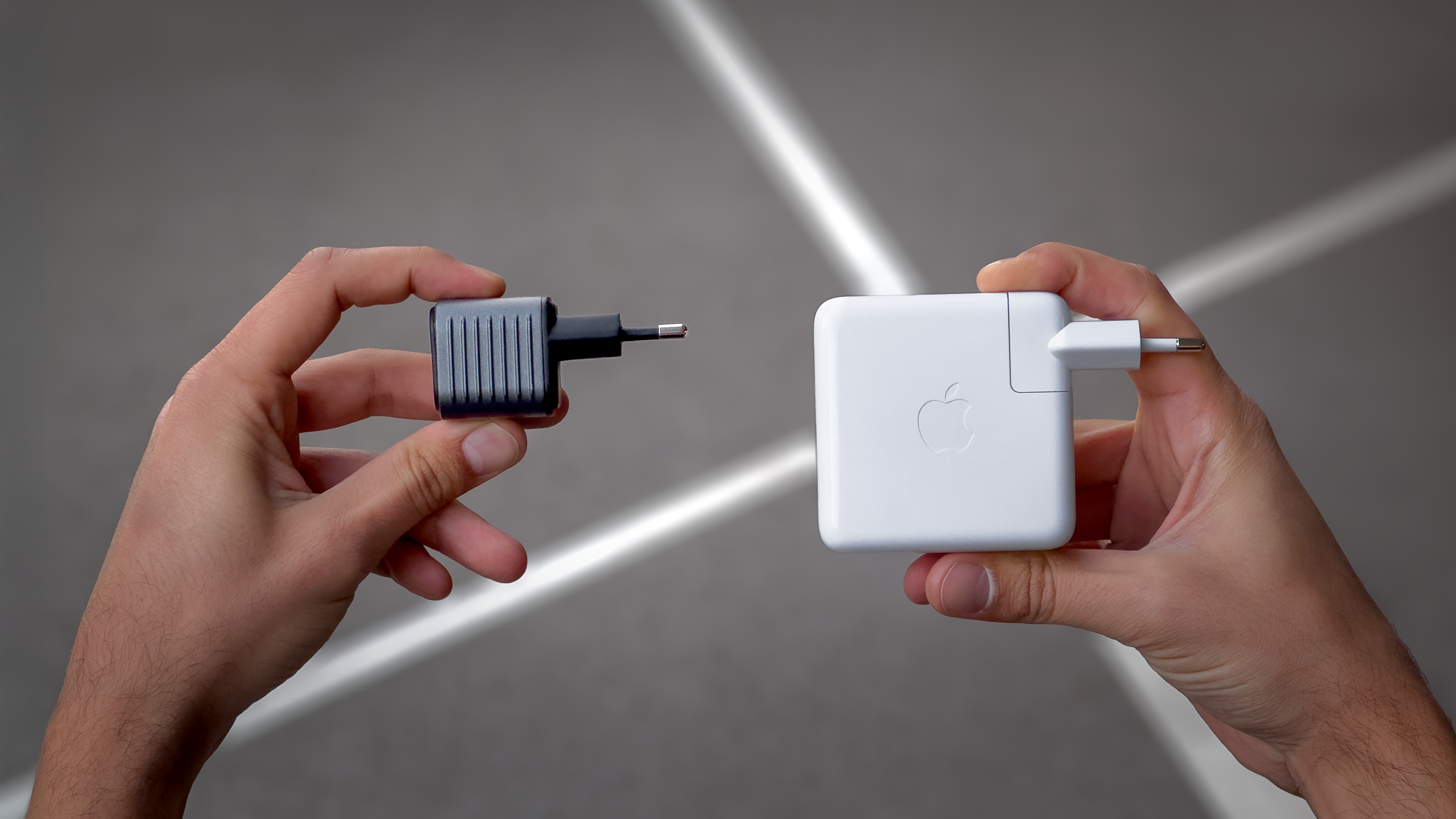 Supertiny 65W vs Apple charger